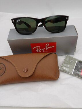 Ray-Ban Wayfarer Classic Sunglassses